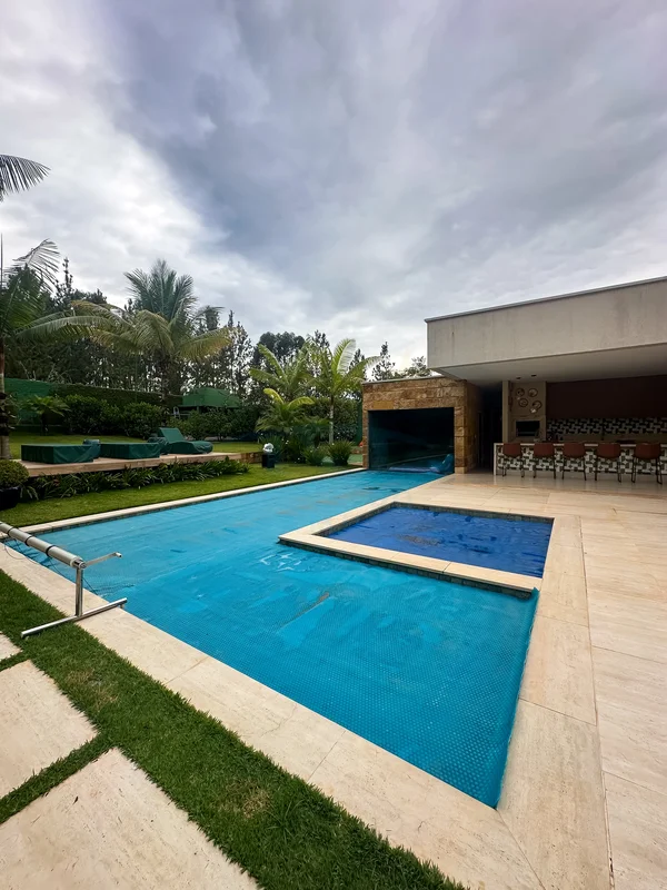  CASA DE ALTO PADRÃO – QI 01 | LAGO SULUma residência que une sofisticação, conf...