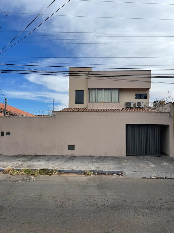 **Sobrado no Setor Faiçalville, Goiânia – para venda (ágio)**Sobrado com projeto...