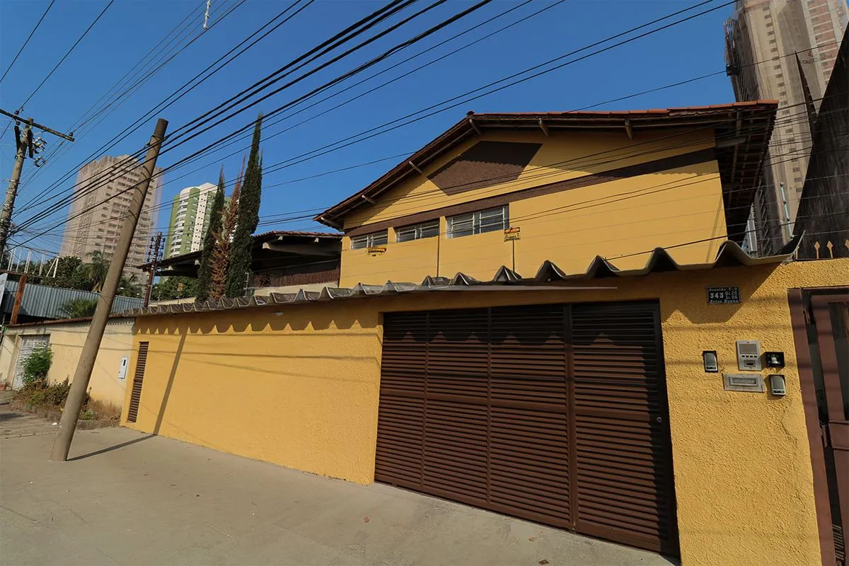 Sobrado geminado espaÃ§oso e bem distribuÃ­do, ideal para quem busca conforto e ...
