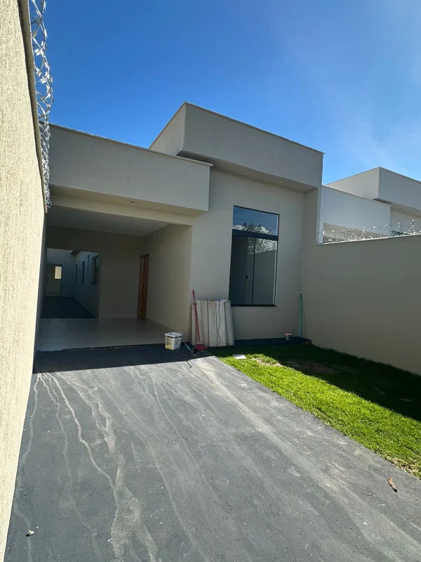 Casa com 117 m² de construção em um lote de 200 m², com ótimo padrão e ambientes...