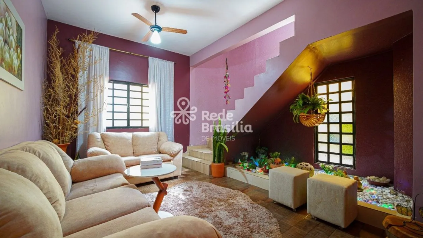 Quadra 1, Sobradinho. Casa de 2 pavimentos à venda em Sobradinho, com localizaçã...