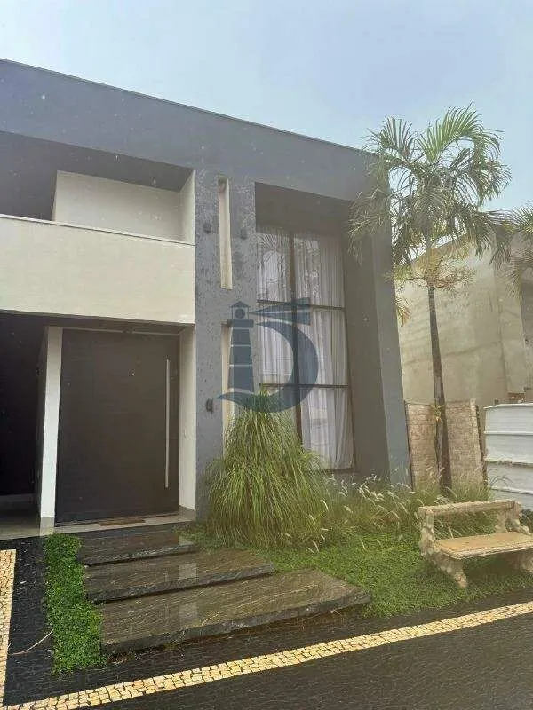 Casa em condomínio fechado com aprox. 260m² de área construída em 450m² de terre...