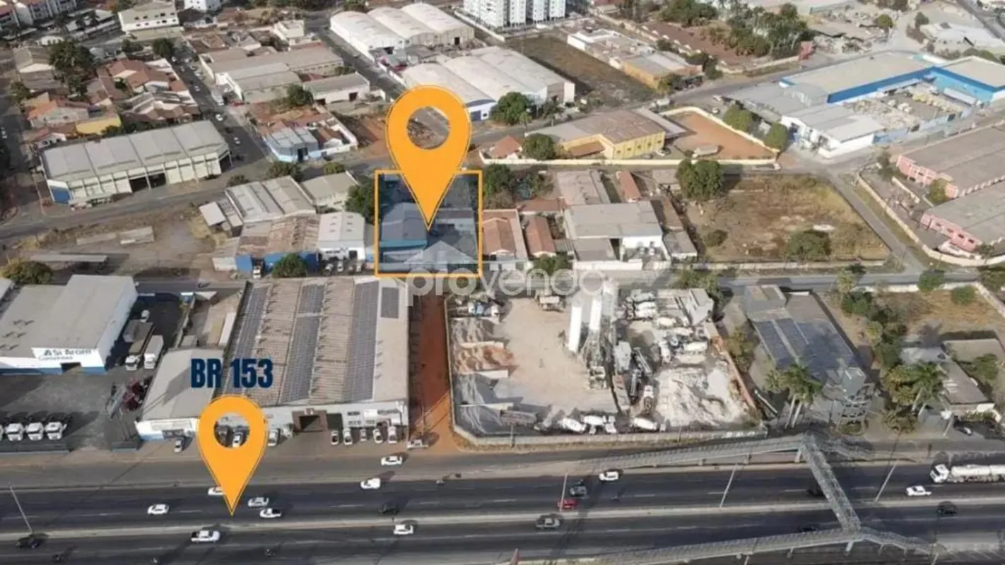 Localizado no bairro Vila Brasília, este PRÉDIO COMERCIAL oferece 600 m² de área...