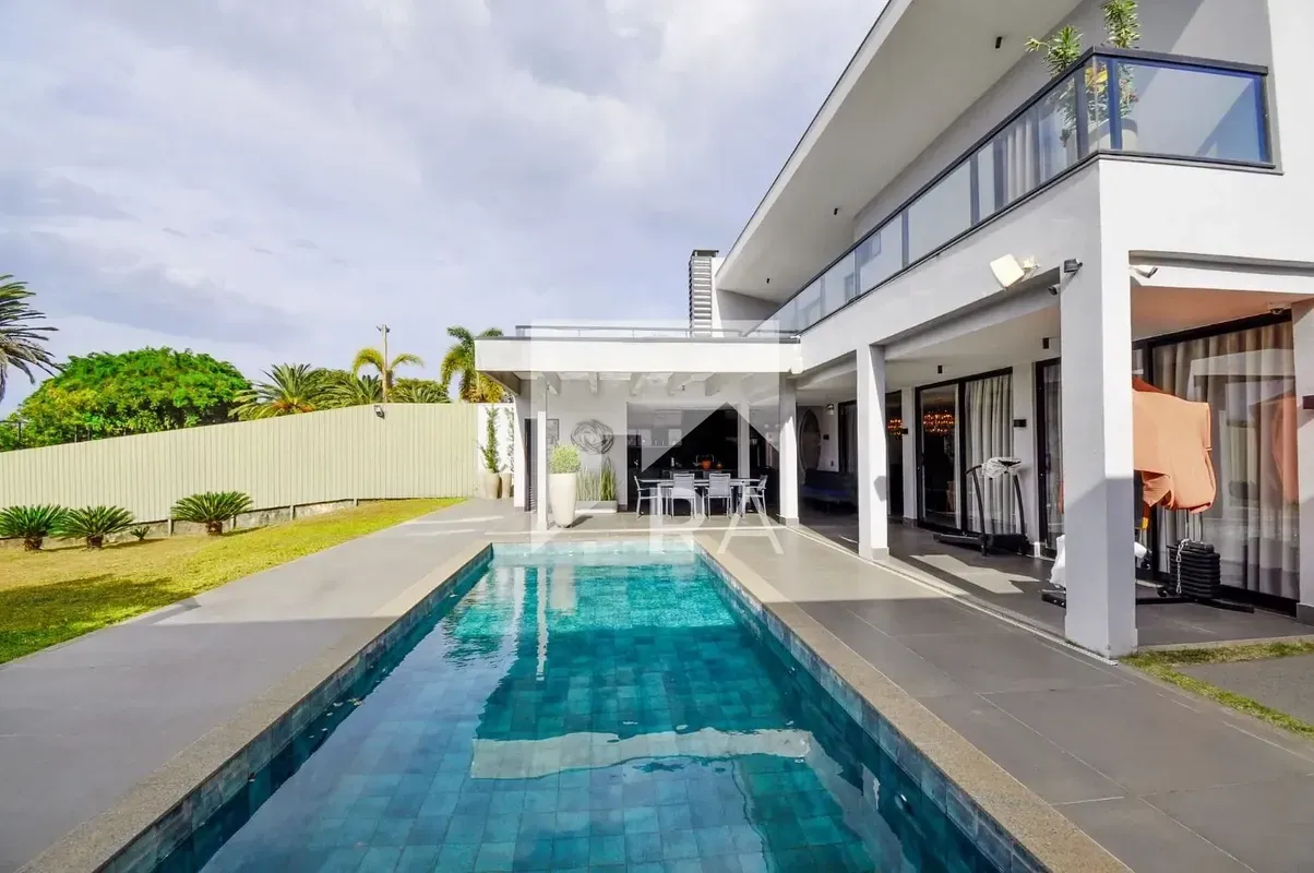 OPORTUNIDADE UNICA! ACEITA CASA DE MENOR VALOR PARA REFORMA NO LAGO SUL.Venha co...