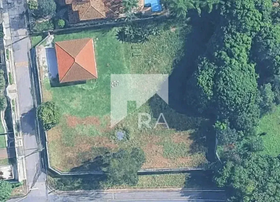  Terreno de esquina com 1.320m² + área verde Lago Sul localização privilegiadaUm...