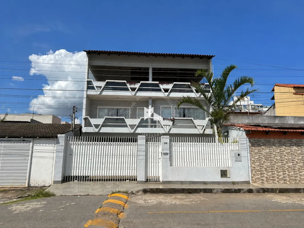 Sobrado de Alto Padrão – QE 19 – Guará II.Com projeto pensado para proporcionar ...