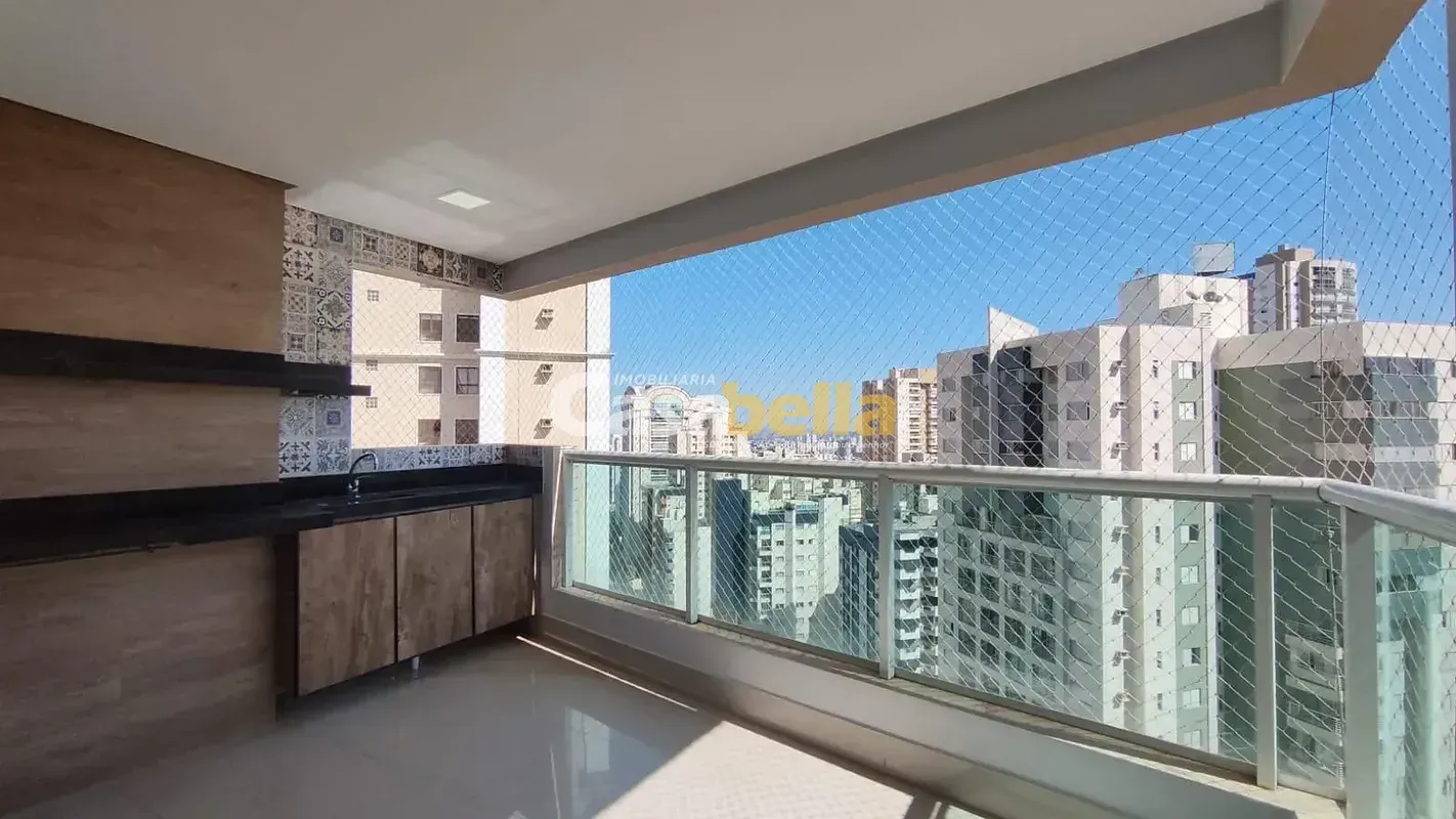 Apartamento com 128m², localizado no 17º andar, com posição solar nascente, no R...