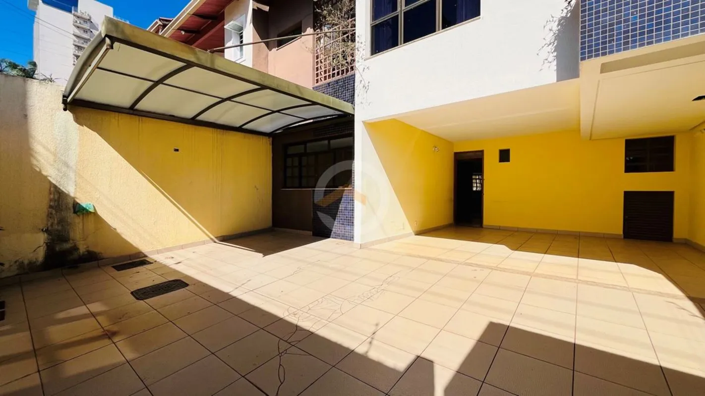 Excelente sobrado disponível para venda - Setor Nova Suíça: 4 Quartos sendo 2 su...