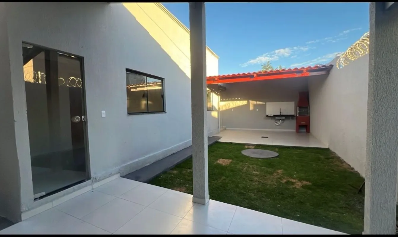 Casa com 2 quartos, sendo 2 suítes, 2 banheiros, sala de tv e jantar integrado, ...
