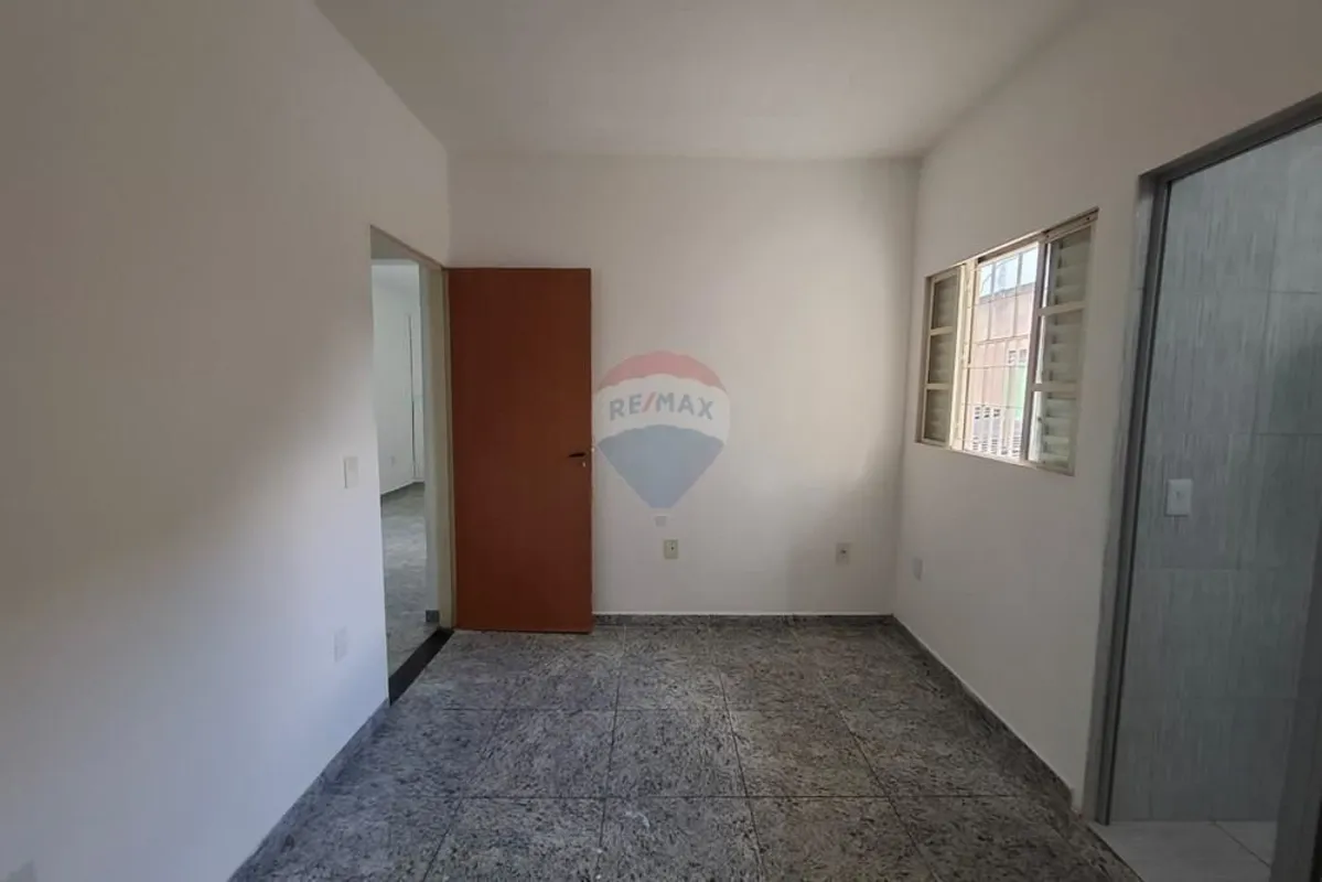 Vendo Predio na 21 do Paranoá Imóvel ideal para quem busca renda mensal sólida e...