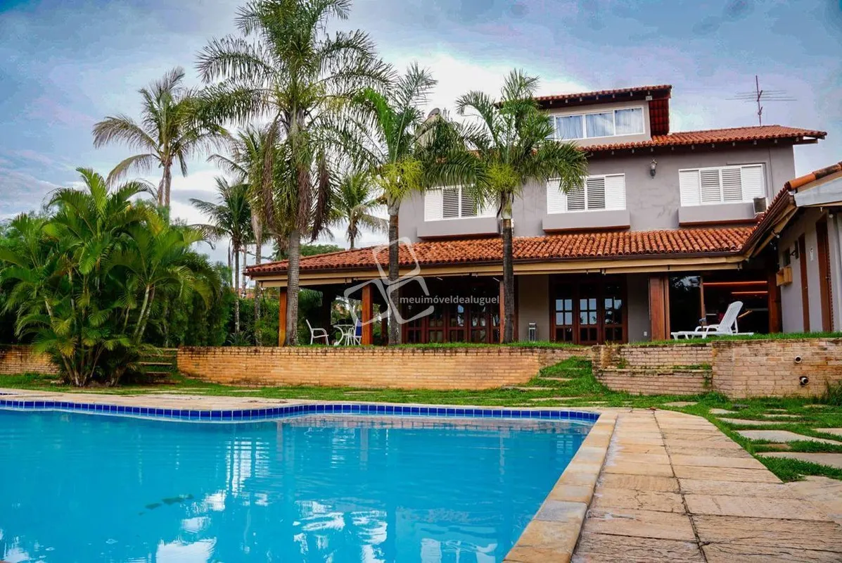 Venha conhecer essa incrível casa de alto padrão localizada no Setor de Habitaçõ...