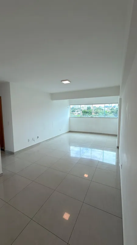 Apartamento no Residencial Solar das BrisasLocalizado na Av. do Comércio, 372 Vi...