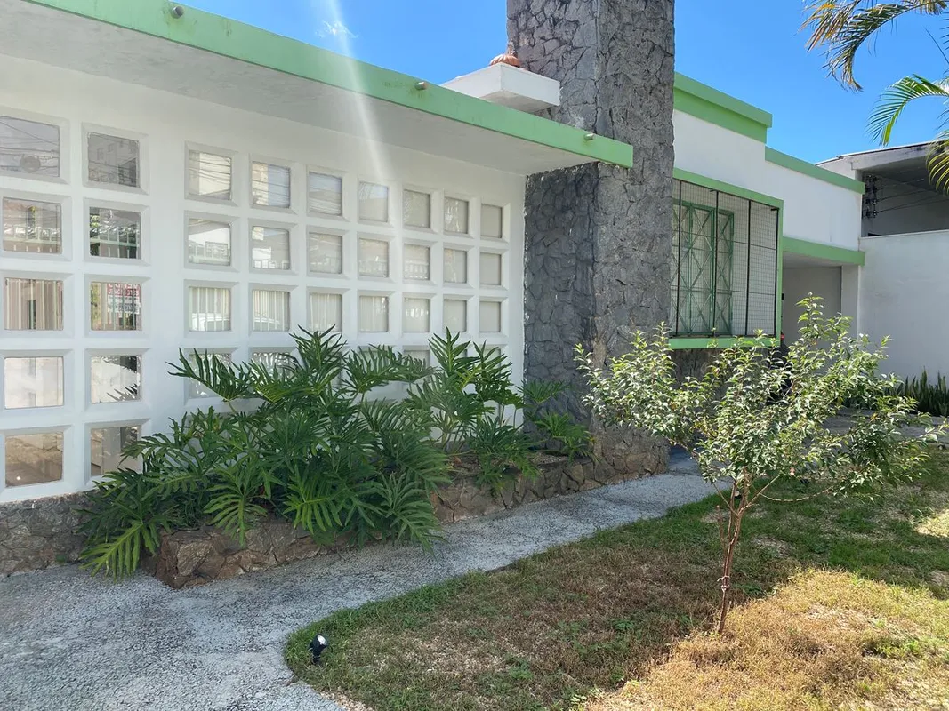 Casa histórica restaurada à venda no Setor Sul – Arquitetura, charme e localizaç...