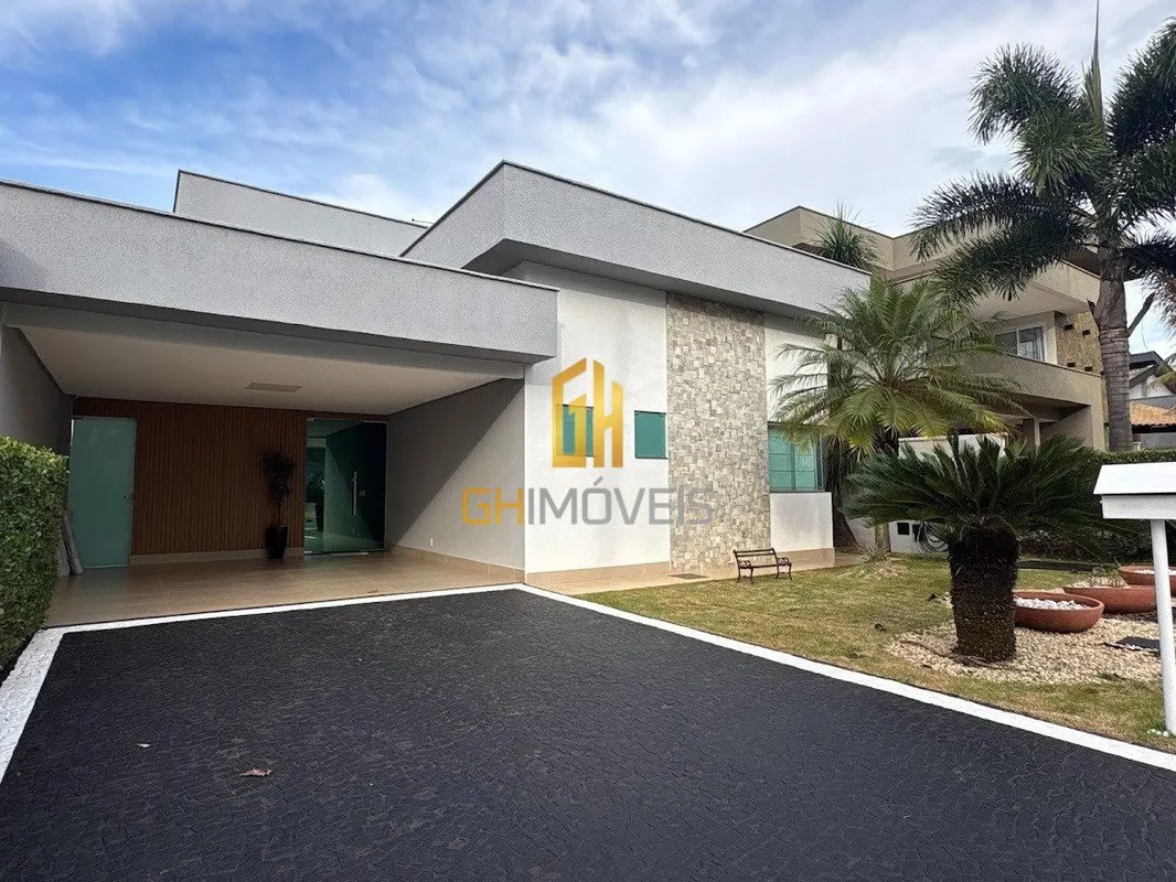 GH2395Área construída 206 mts Área terreno 377 mts 3 suítes plenas Sala 3 ambien...