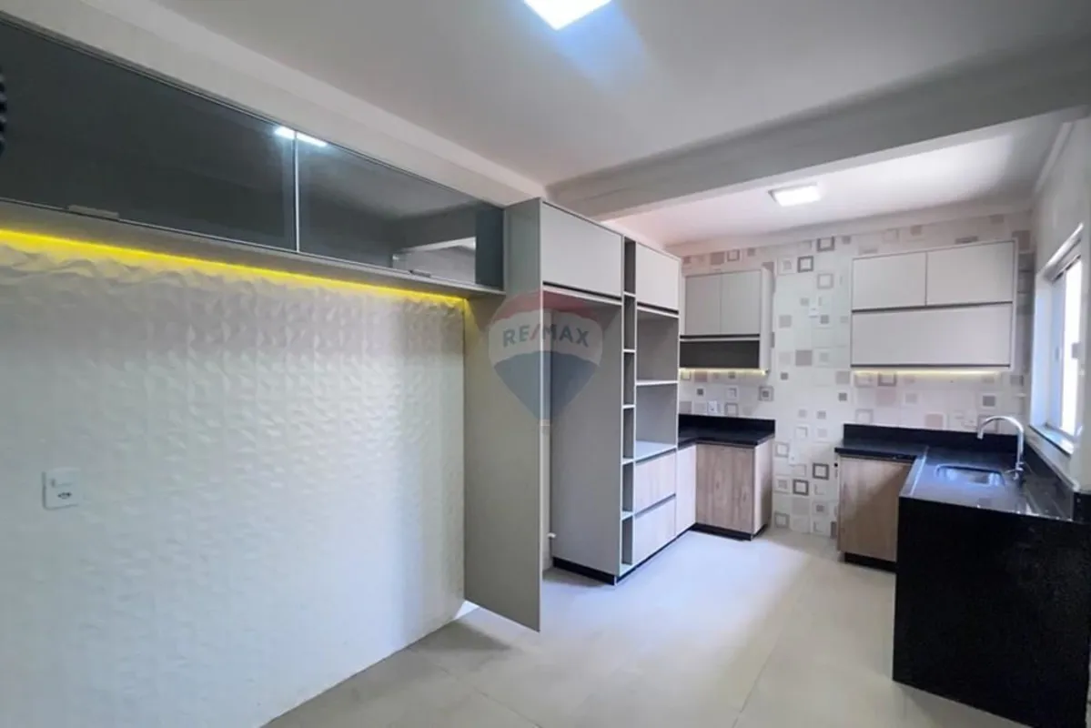 REFORMADA TODA NA LAJE COZINHA COM ARMARIOS MODERNOS LEDs E PORCELANATO Destaque...