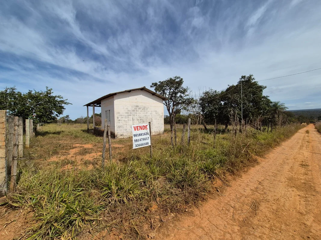 Descubra essa encantadora chácara localizada no Setor Mansoes Fazendarias, no ba...