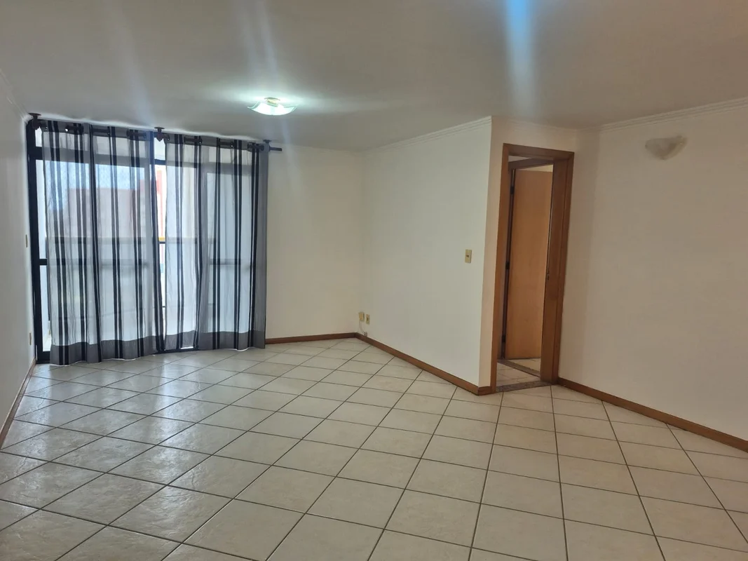 Ed. Águas Cristalinas , ótima localização, andar alto , sala ampla , varanda, ba...