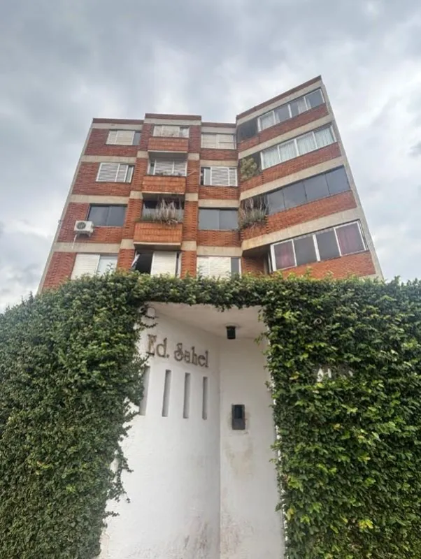 HENRIQUE: 9 8 1 9 8-4 2 4 0 (whatsapp) Apartamento na Rua 83, Ed. Sahel, Setor S...
