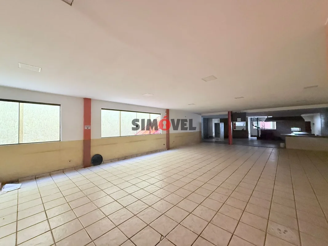 540m², loja escriturada, vazada, ao lado do Alameda Shopping, 450m do Metrô R$ 1...