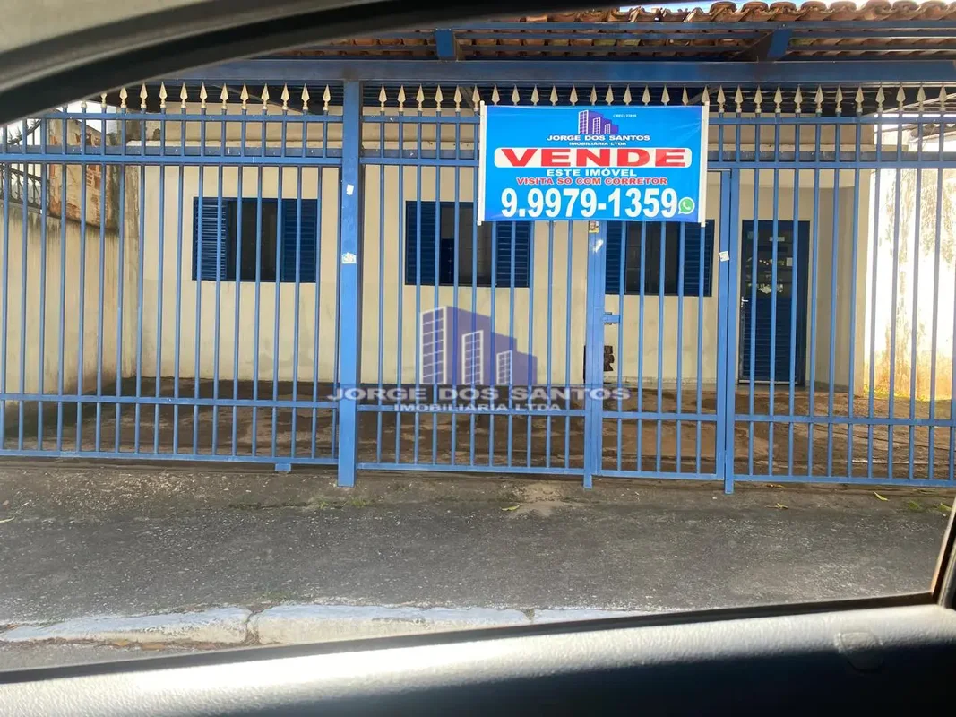 Excelente oportunidade! Casa ampla e bem localizadaCasa com aproximadamente 100m...