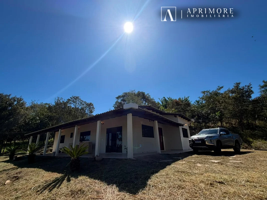 APRIMORE IMOBILIÁRIA VENDE:Casa em chácara na Granja do Torto. Com uma pequena e...