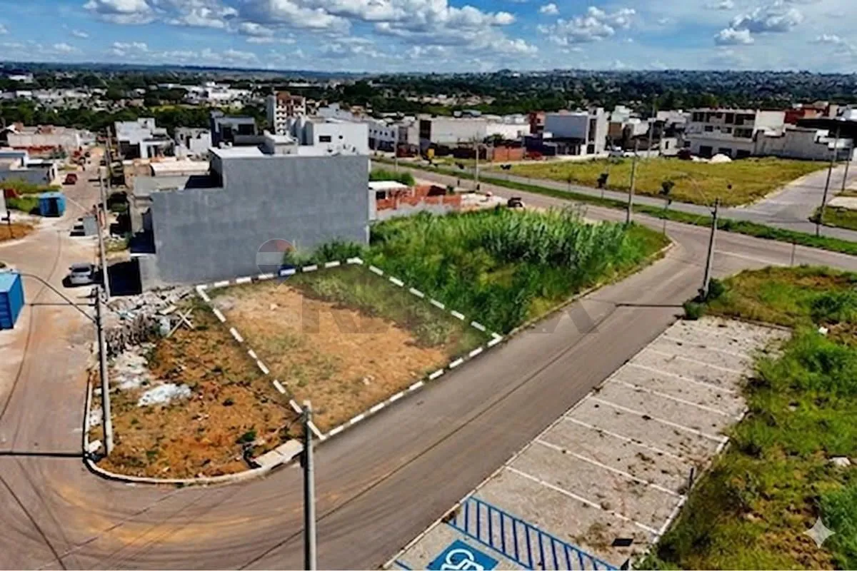 DESTAQUES DO IMÓVEL Lote residencial com excelente localização no Guará IIÁrea t...