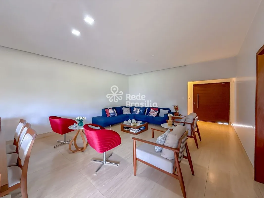 Descubra esta sofisticada casa em condomínio no Park Way, Brasília - Quadra 9 Co...