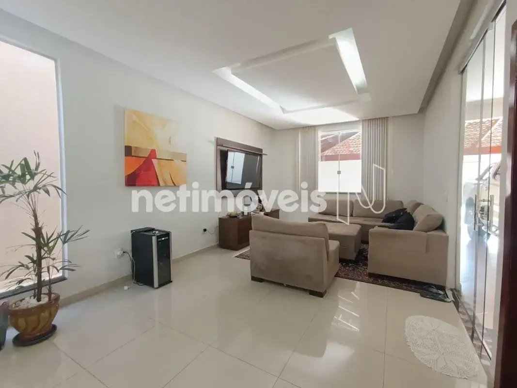 SMSE - Um espetáculo de casa no Setor de Mansões de Samambaia Casa com 4 quartos...