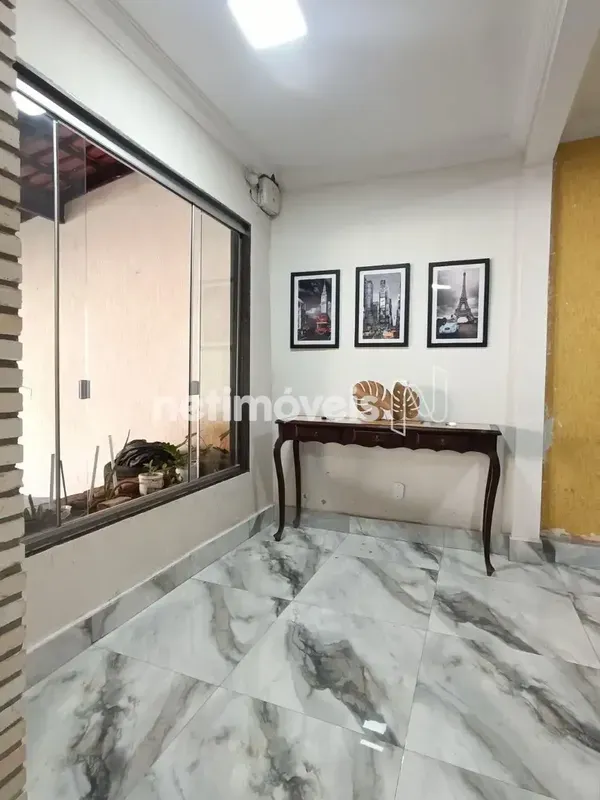 Casa na comercial de frente para a Master Pão, localizada numa das melhores quad...