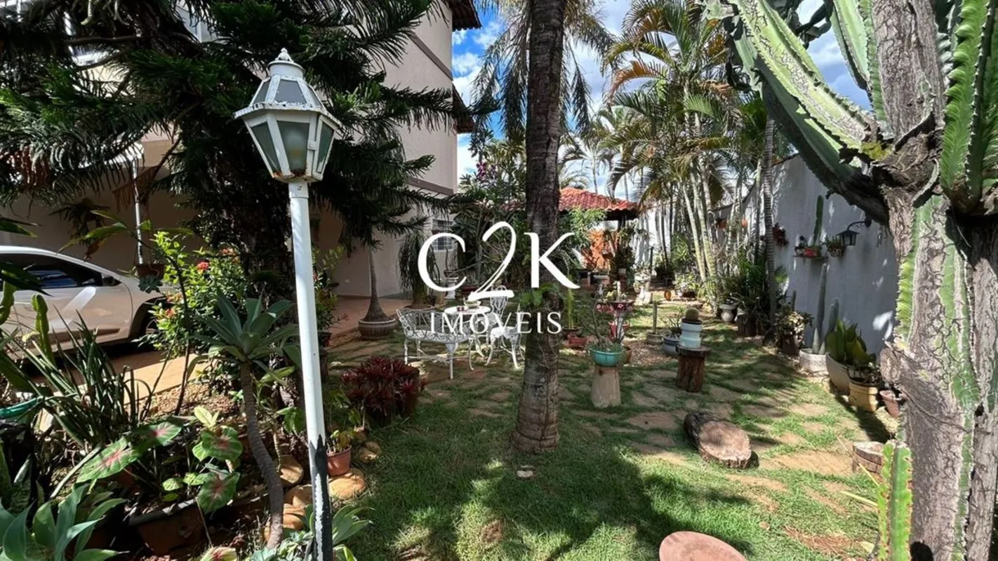 Sobrado no Jardim Planalto - Lote com 473m² - 4 QuartosSobrado no Jardim Planalt...