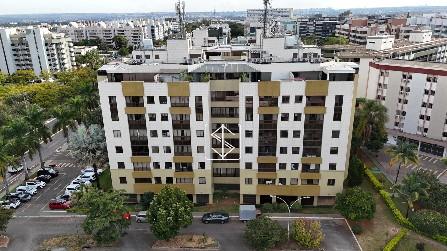 Salerno Imob apresenta cobertura duplex no Ed. Ferrara, localizada no Sudoeste. ...