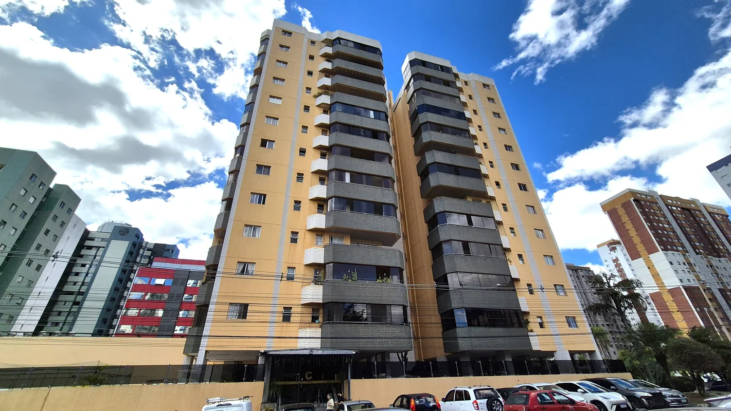 More em um Apartamento Amplo e Reformado de 127m² no Residencial CastanheirasSe ...