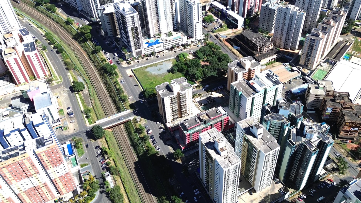 More em um Apartamento Amplo e Reformado de 127m² no Residencial CastanheirasSe ...