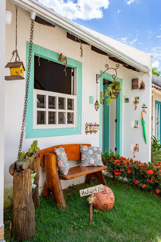 Imagine acordar no mezanino de um loft de madeira, com o silêncio da natureza e ...