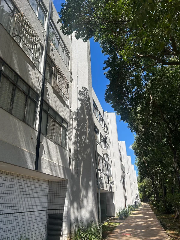 Descubra uma oportunidade única no coração de Brasília: um apartamento de 2 quar...