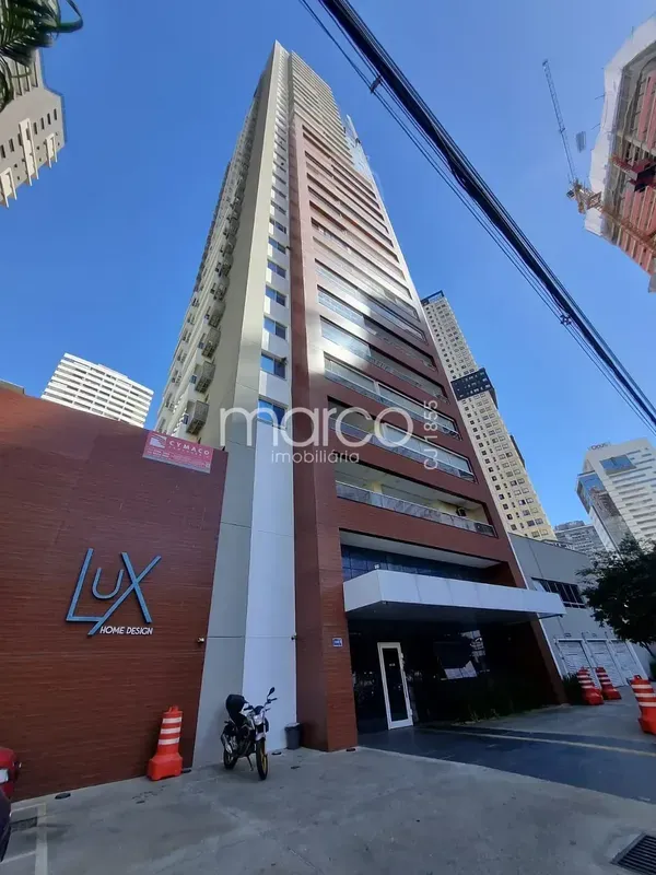 Apartamento compacto, mobiliado e decorado, pronto para morar.O imóvel conta com...