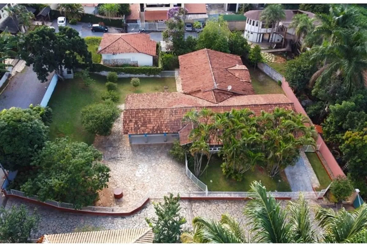 SETOR DE MANSÕES DO LAGO NORTE - MI 13Casa ampla e confortável, em madeira pré-f...