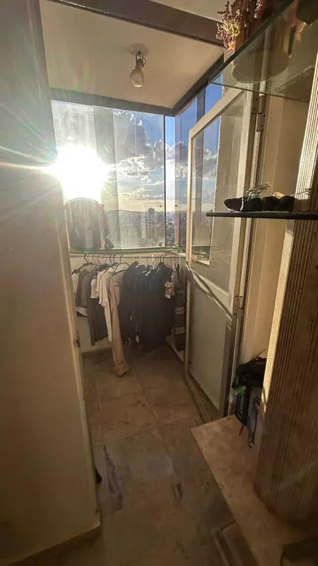 Apartamento de 64 m² com armários completos, uma suíte e um lavabo, uma vaga de ...