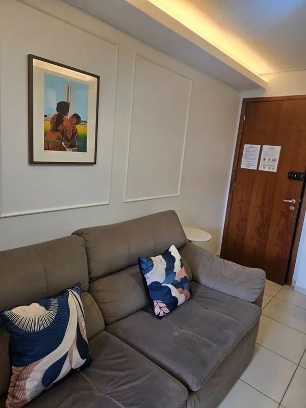 BAROLI IMÓVEIS VENDE EXCELENTE APARTAMENTO REFORMADO COM 2 QUARTOS, SENDO 1 SUÍT...