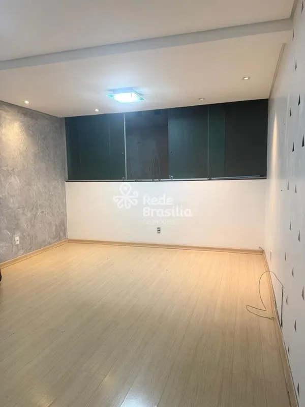 Apartamento à venda no Edifício Marta - Guará II - 03 quartos (sendo duas suítes...