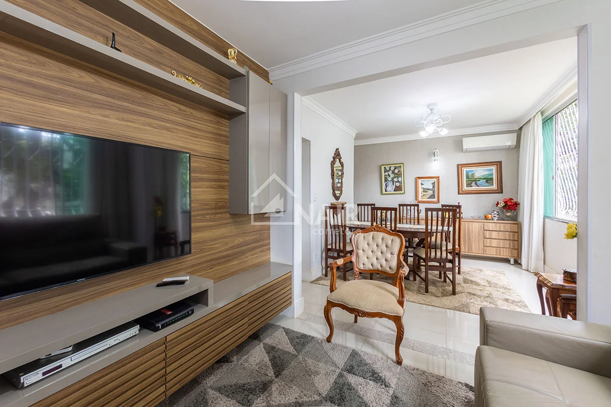 SQN 411 | 95m² | Reformado | Suíte c/ Closet | 1 andar Na SQN 411, a poucos pass...