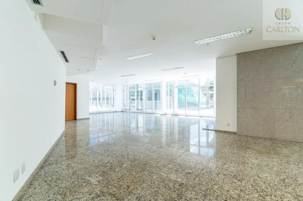Loja térrea com 336 m² de área útil, localizada em ponto estratégico da Asa Sul,...