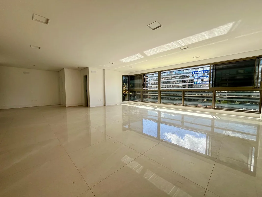 Apartamento com 212m² de área privativa em mais 8m² do deposito localizado no Su...