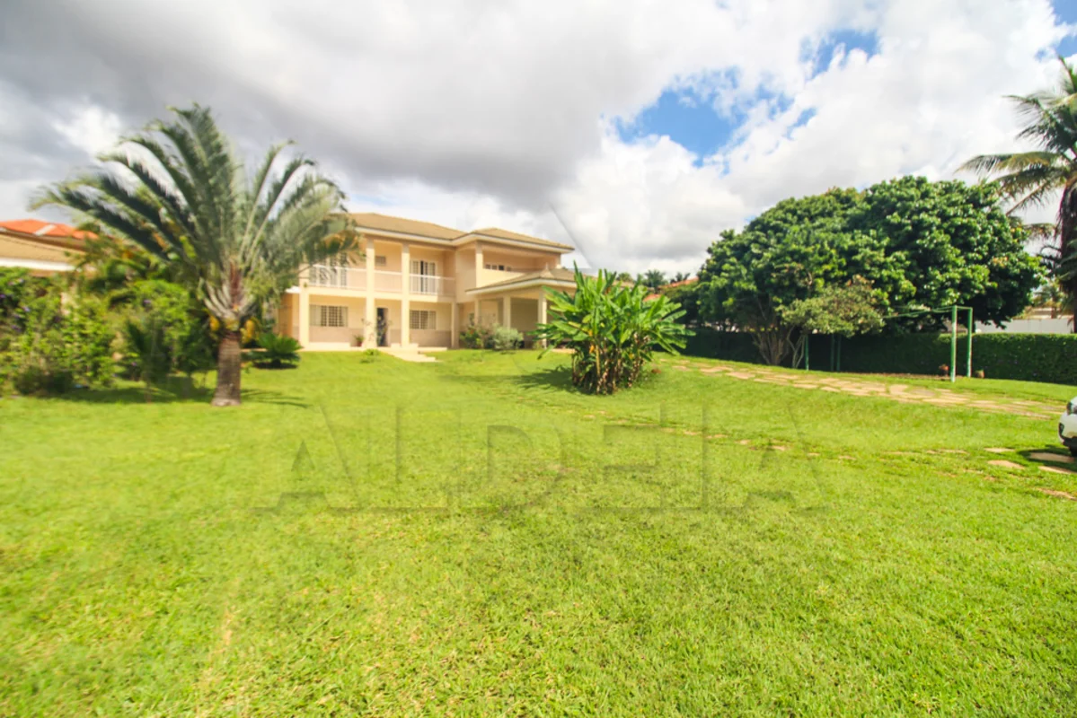 Descubra essa excelente propriedade de 6 quartos no Park Way, disponível para ve...