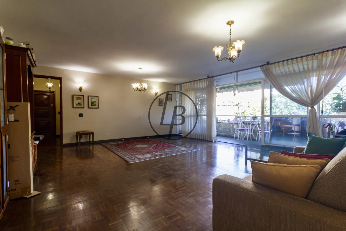 Apartamento de canto com excelente planta, ventilação cruzada e acabamentos que ...