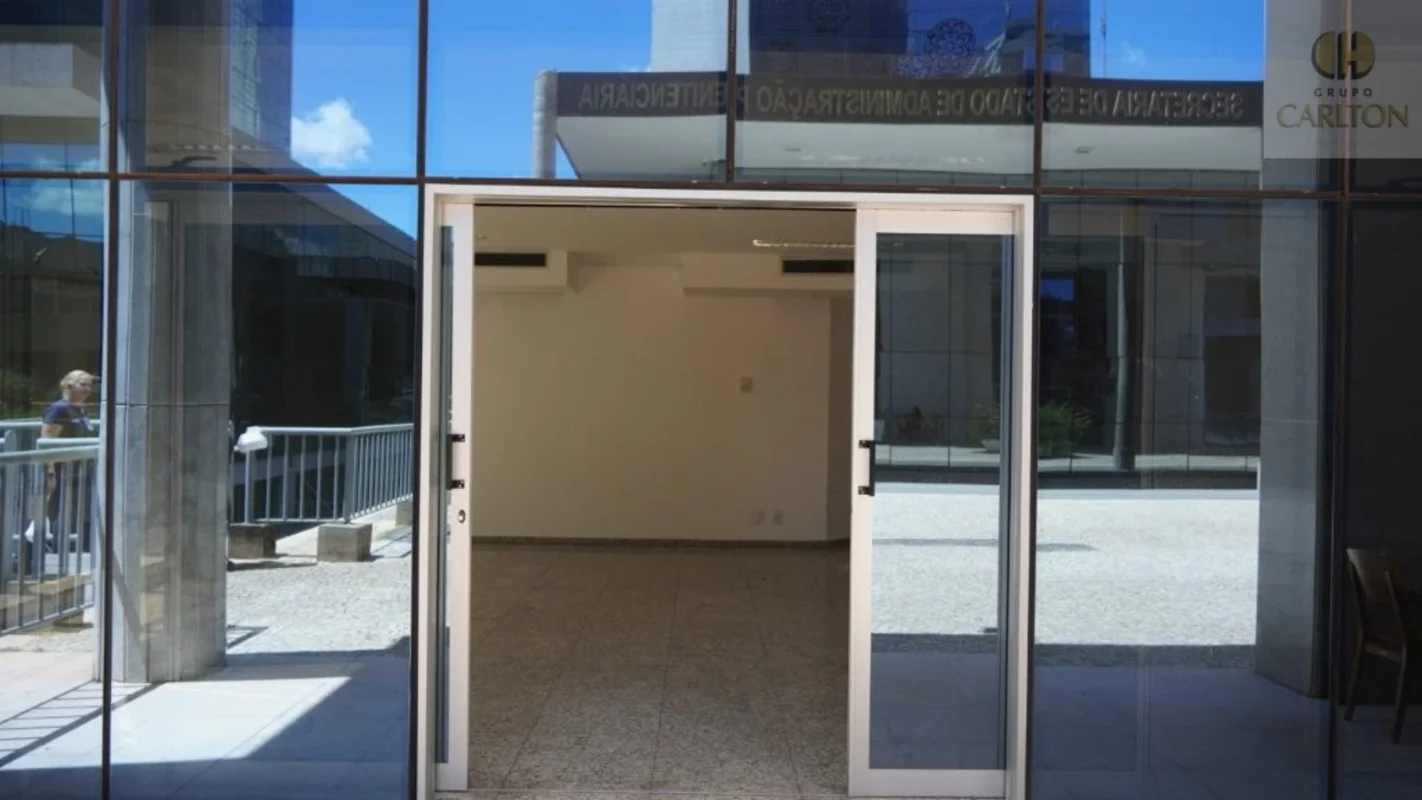 Oportunidade rara no Carlton Tower, um dos edifícios comerciais mais sofisticado...