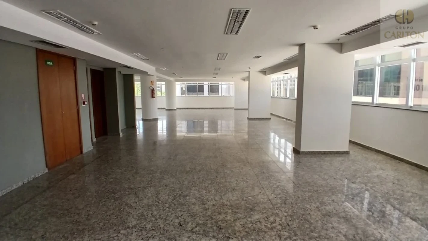 Sala comercial ampla com 230m² em vão livre, pronta para receber seu negócio no ...