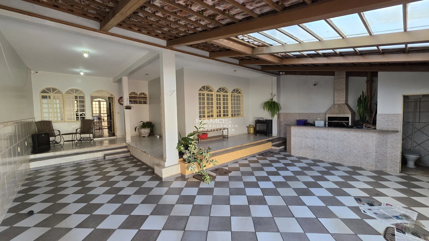 | 3 quartos/suíte | 4 Vagas | Armários Planejados | área gourmet | Terreno: 162,...