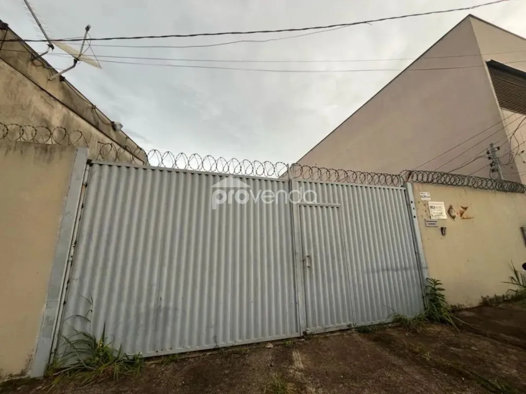 AREA COMERCIAL COM DUAS SAIDAS, TANTO PARA O LADO DA AVENIDA PRINCIPAL DO ANEL V...