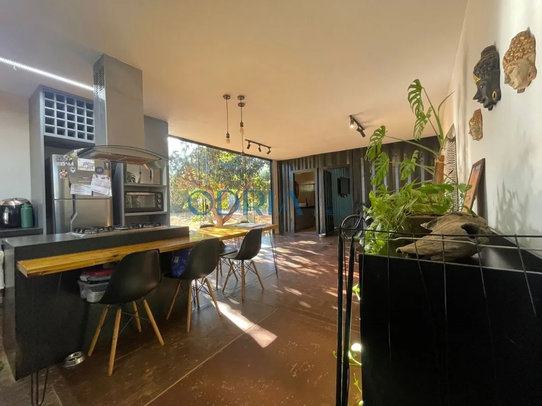 CASA CONTAINER60 m²1 sala integrada à cozinha com ilha e coifa em inox1 banheiro...